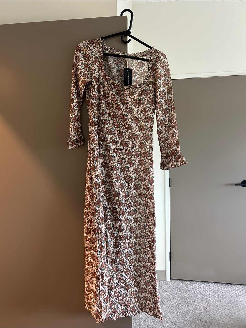 Doen Brown Floral Maxi Dress with Puff Sleeve Details